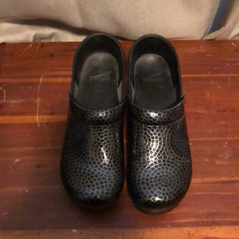 Dansko ladies size 40 shoes